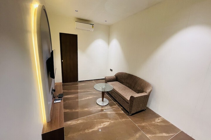Room 13 of 34