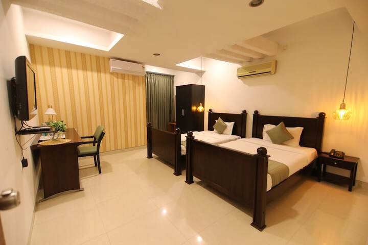 Room 2 of 31