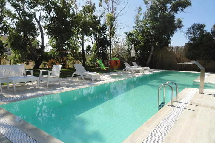Pool 7 of 10