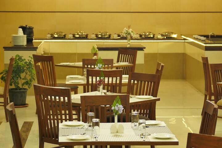 Dining 4 of 24