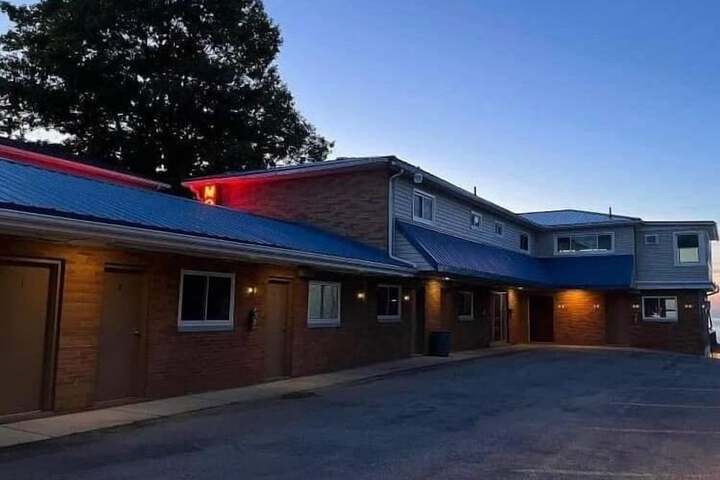 Image of Petes Lakefront Motel