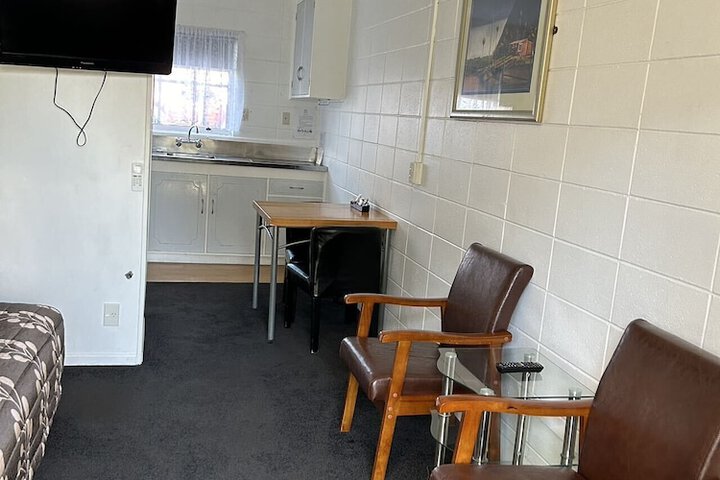 Room 17 of 27