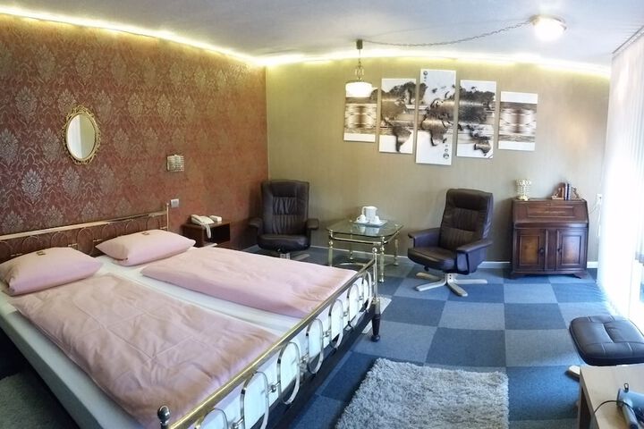 Room 9 of 34