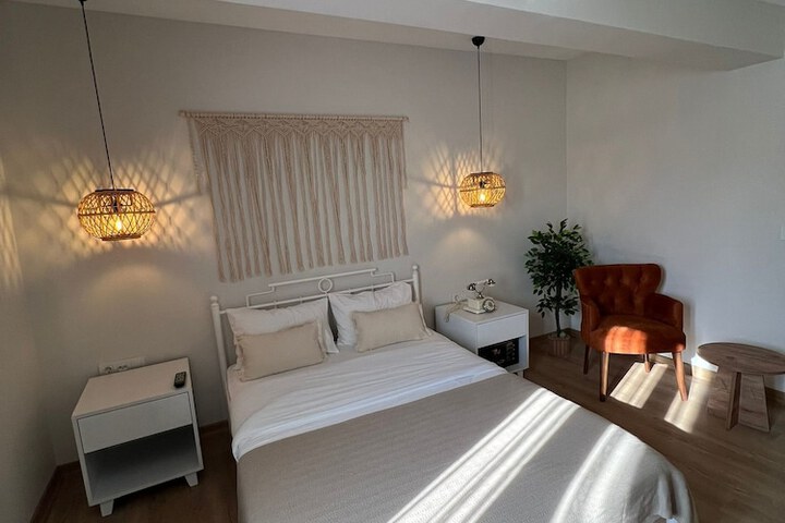 Room 2 of 35