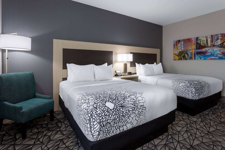 2 Queen Beds (1 of 5)