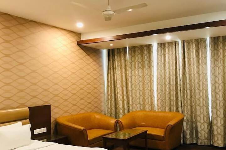 Room 2 of 6