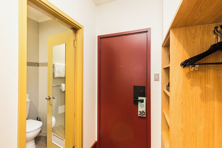 Room 53 of 69