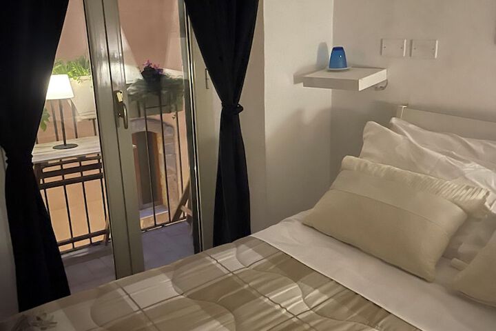 Room 10 of 76