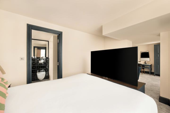 Room 27 of 88
