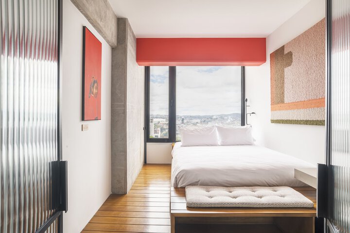 Room 6 of 40