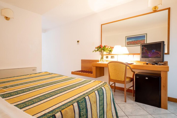 Room 15 of 62