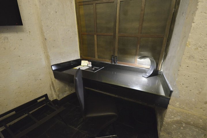 Room 13 of 36