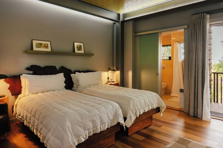Room 16 of 46