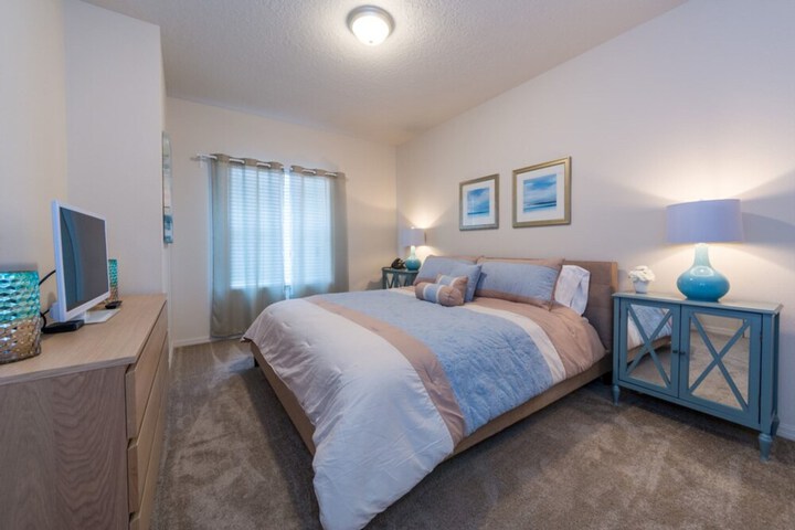 Room 4 of 33