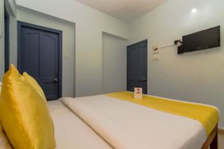 Room 8 of 18
