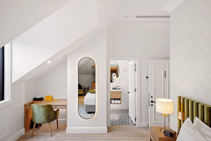 Room 9 of 68