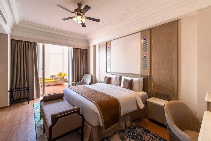 Room 51 of 159