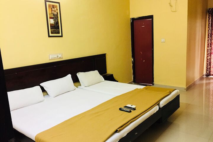 Room 9 of 18