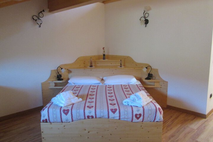 Room 2 of 51