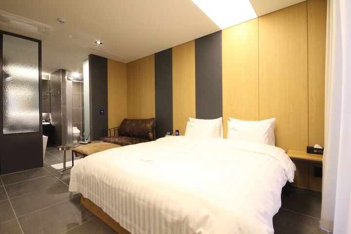 Room 34 of 59