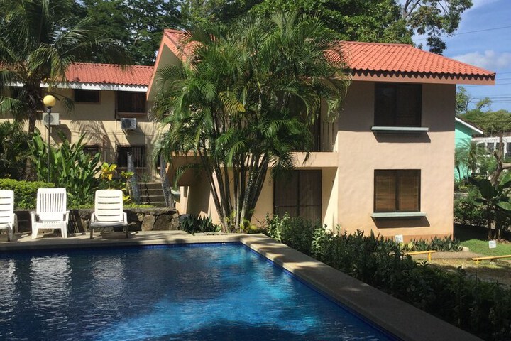 Pool 5 of 9