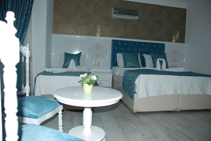 Room 8 of 115