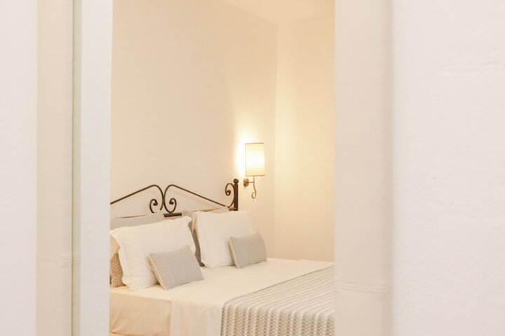 Room 5 of 32