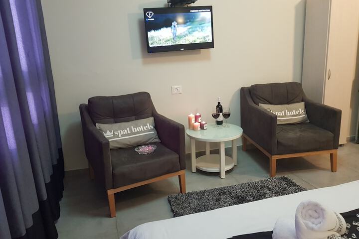 Room 43 of 68