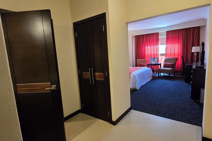 Room 32 of 74