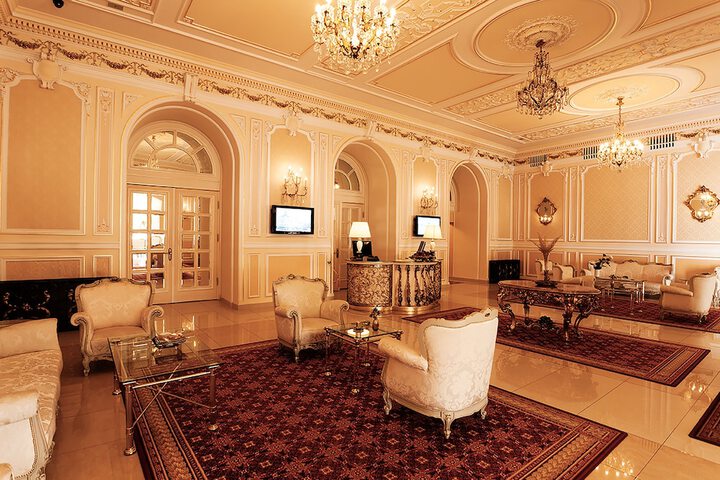 Entrance & Lobby