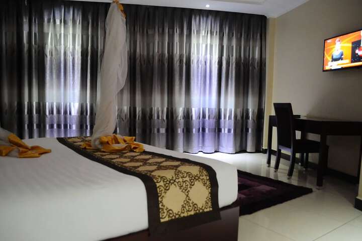 Room 8 of 50