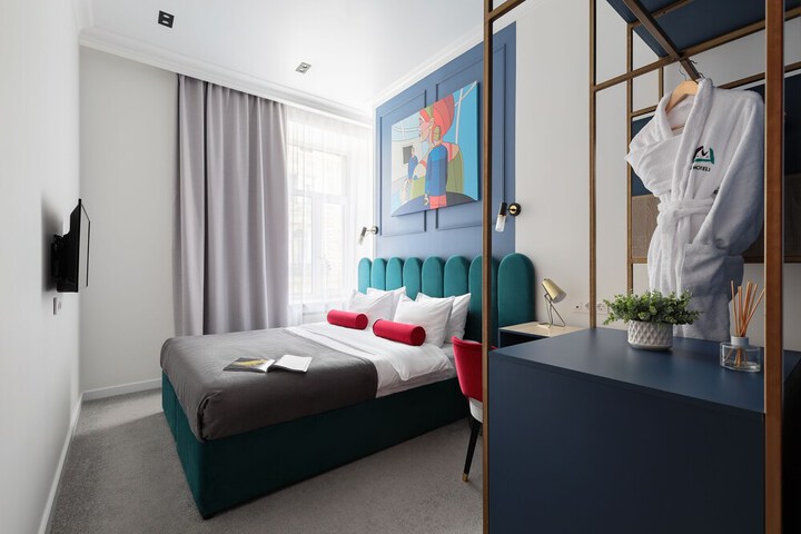 Room 17 of 37
