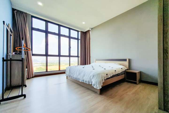 Room 6 of 28