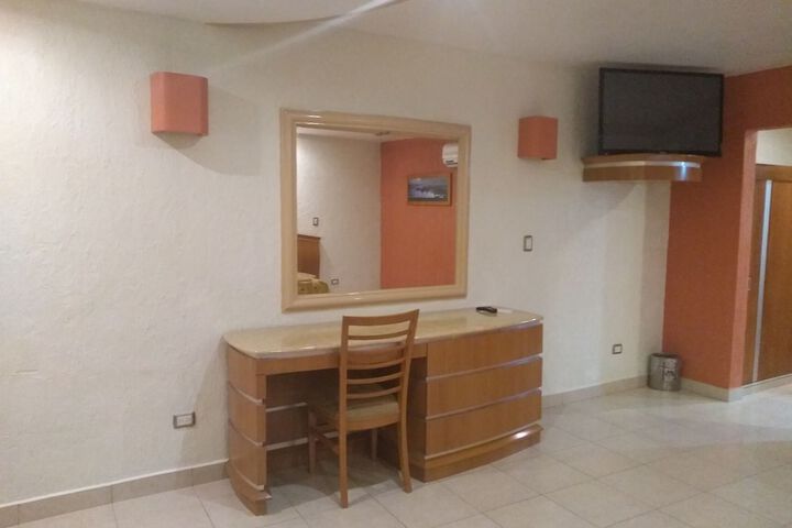 Room 7 of 32