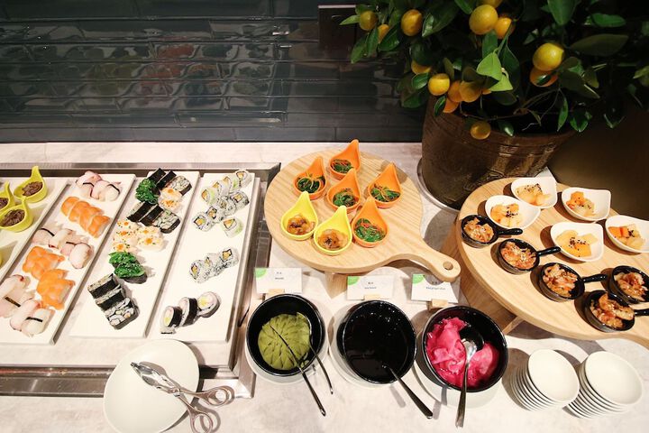 Dining 77 of 90