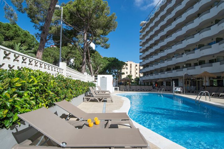 Hotel with Pool