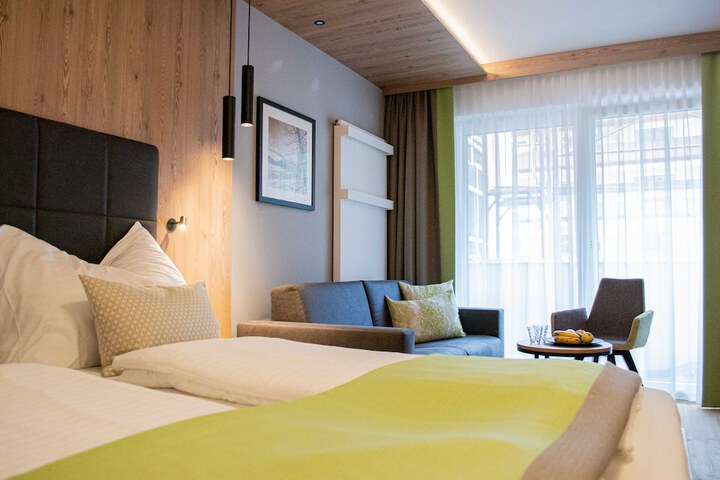 Room 25 of 200