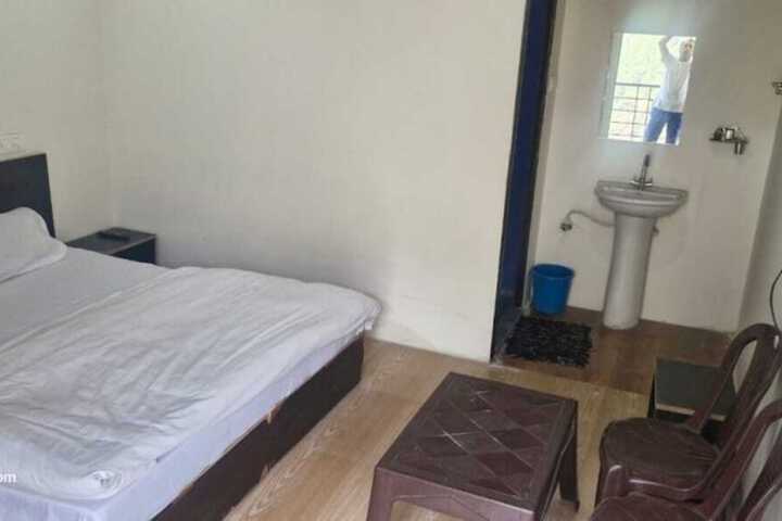 Room 4 of 12