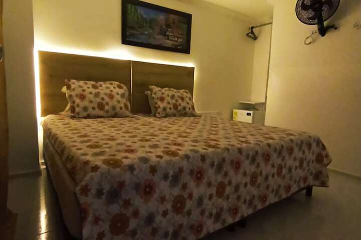 Room 8 of 16