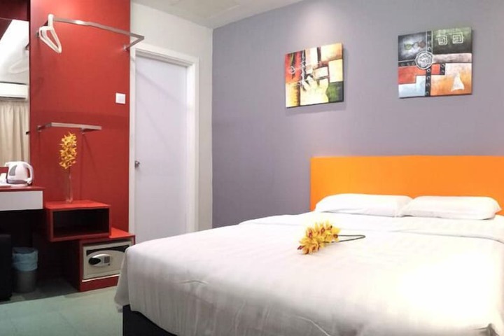 Room 16 of 37