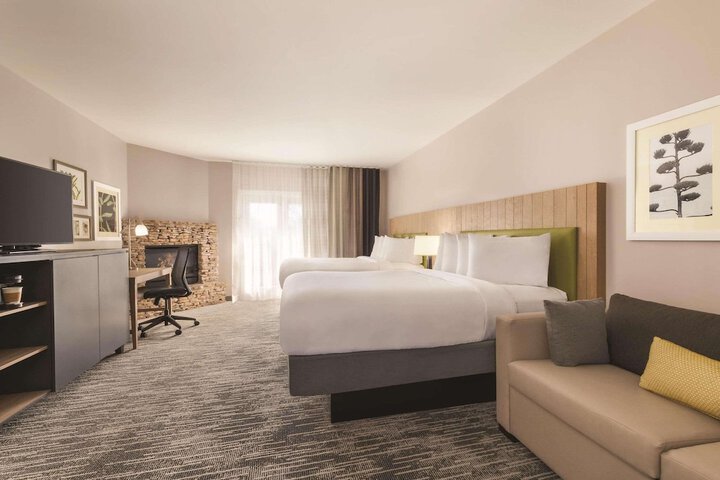 2 Queen Beds (10 of 11)