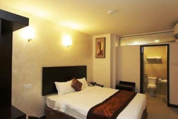 Room 7 of 32