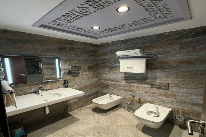 Room 8 of 17