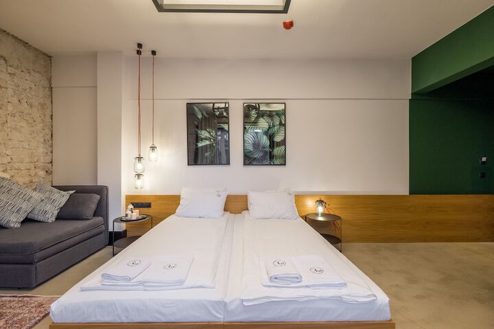 Room 52 of 76