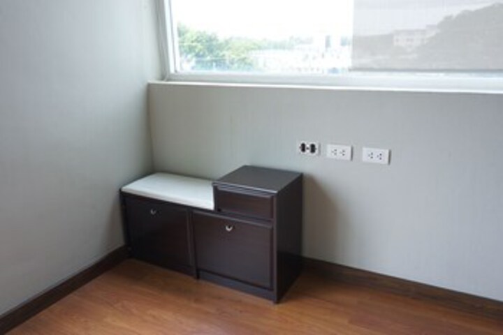 Room 37 of 42