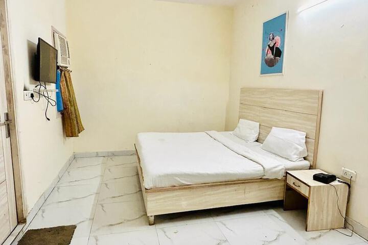 Room 7 of 15