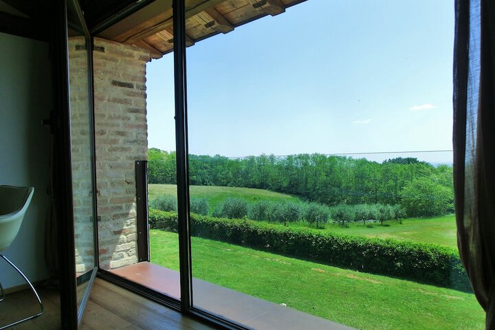 Room 2 of 37