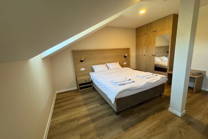 Room 12 of 70