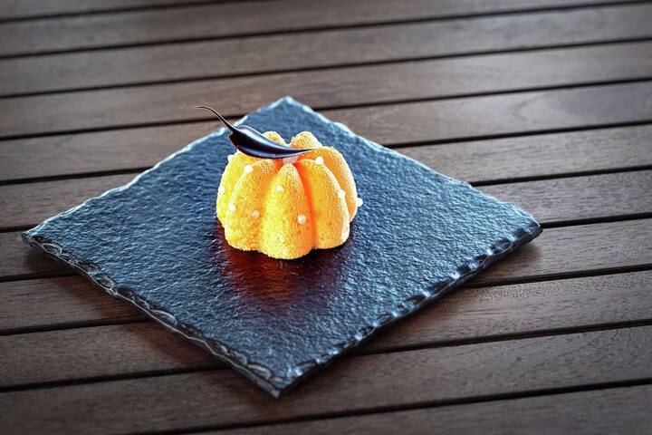 Dining 76 of 107
