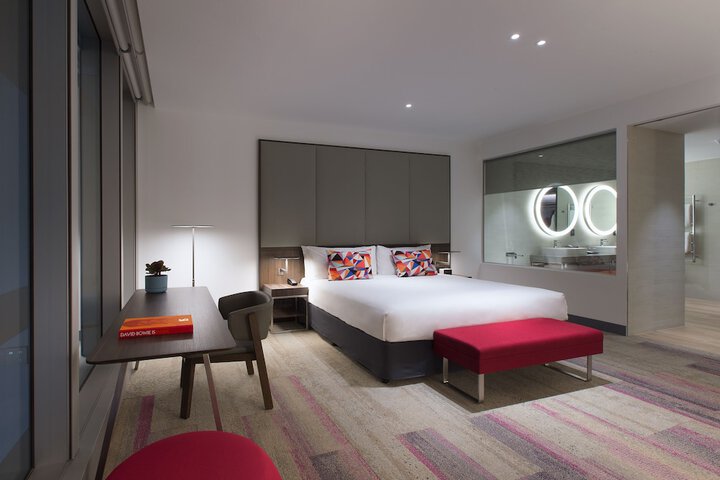 Room 13 of 115